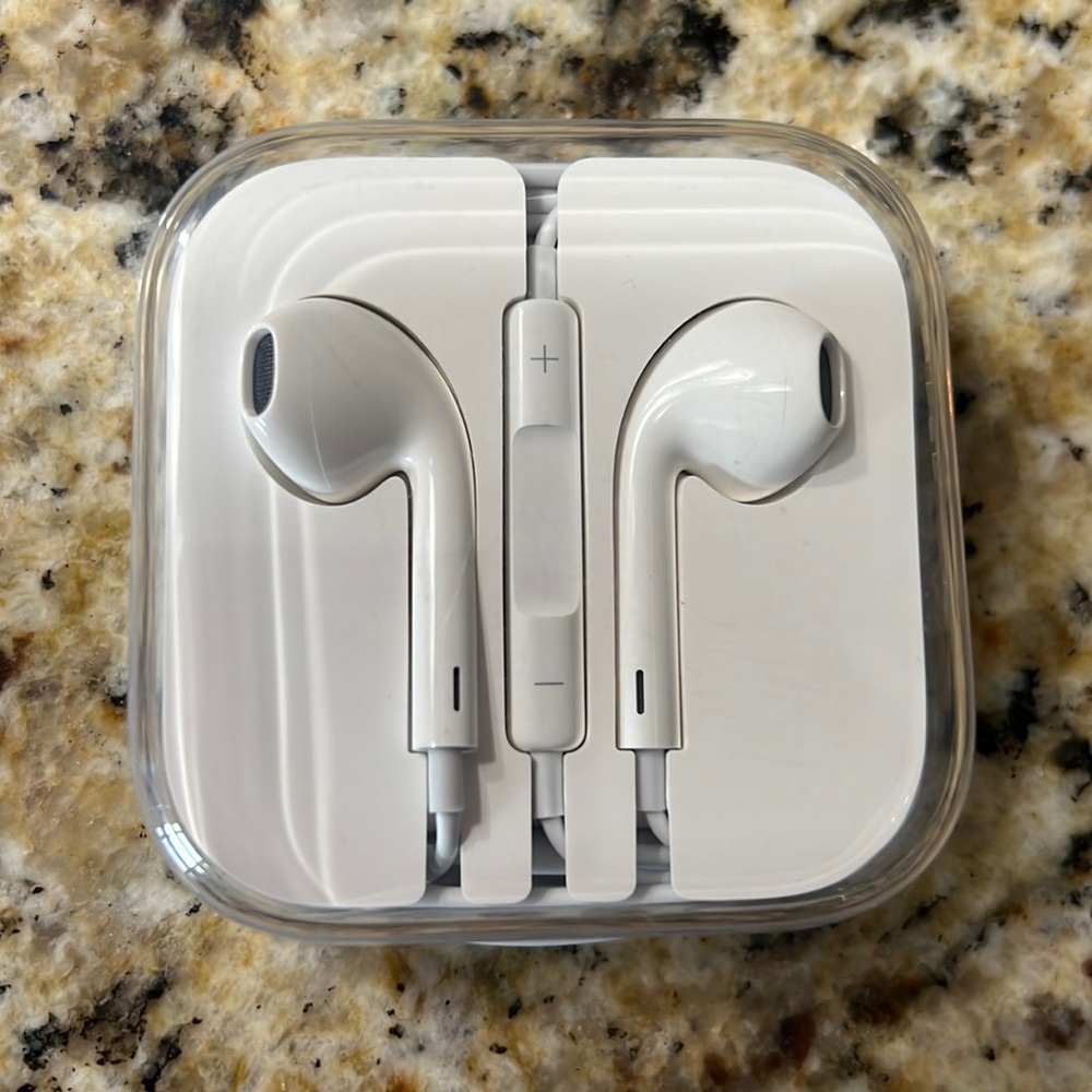 New Apple IPhone Ear Buds